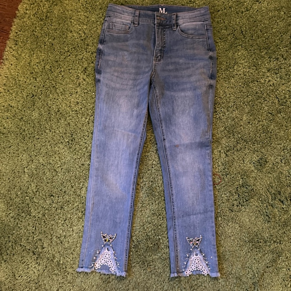 Melanie Lyne Diamond & Lace Embellished Cropped Jeans